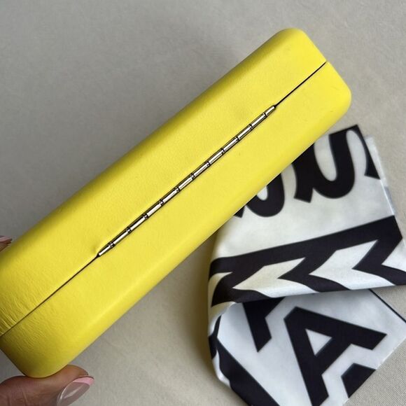 Marc Jacobs sunglasses Case and cleaning cloth - Picture 6 of 9